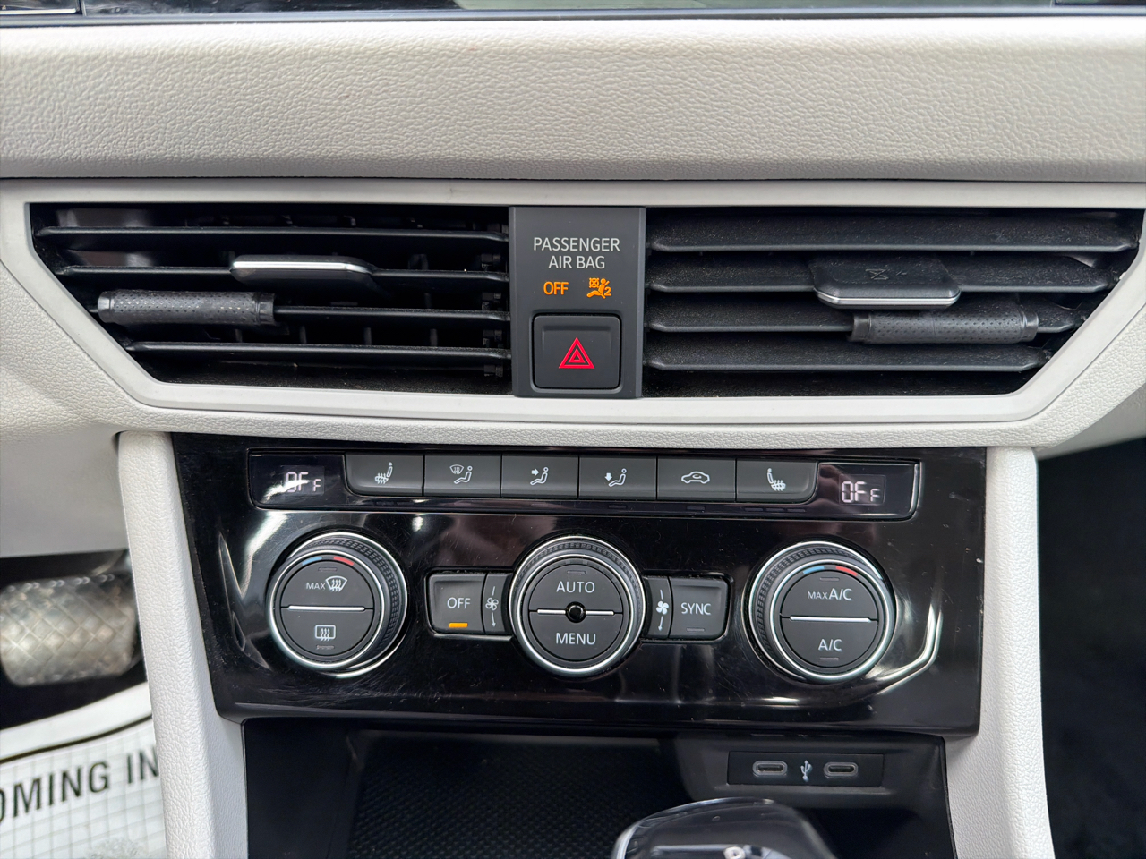 Volkswagen Jetta SE Auto 2022