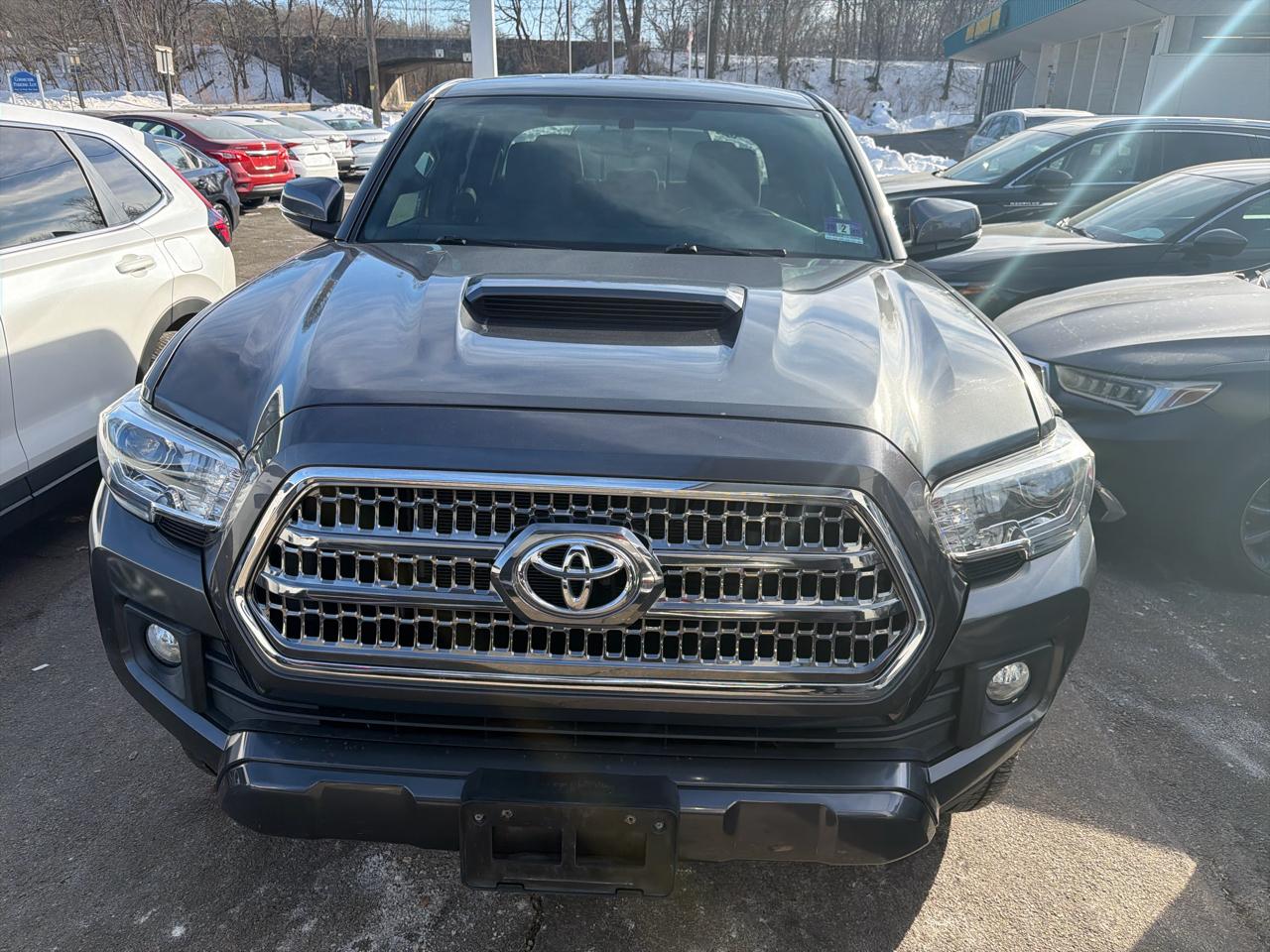 Toyota Tacoma TRD Sport Double Cab 5' Bed V6 4x4 MT (Natl) 2017