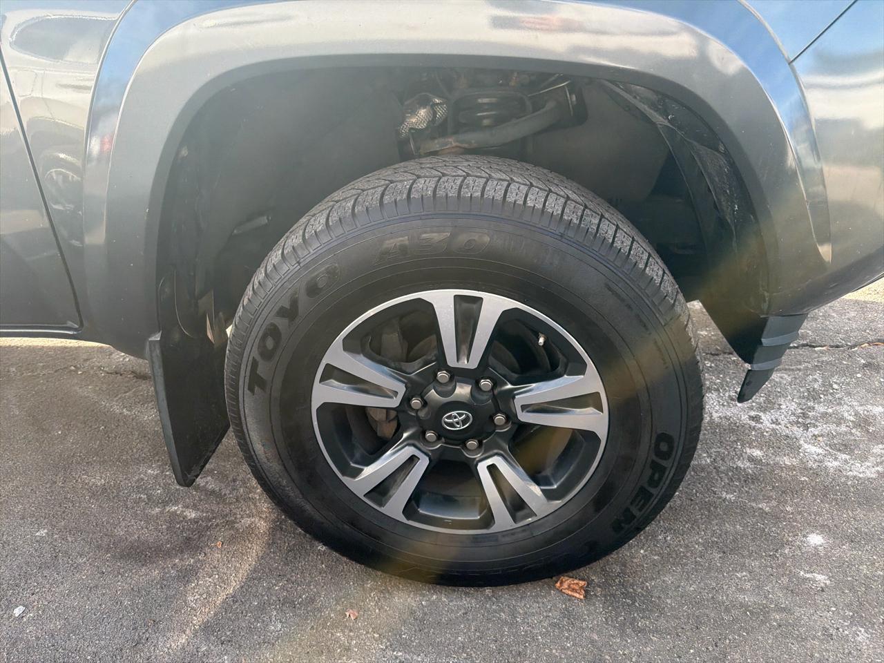 Toyota Tacoma TRD Sport Double Cab 5' Bed V6 4x4 MT (Natl) 2017