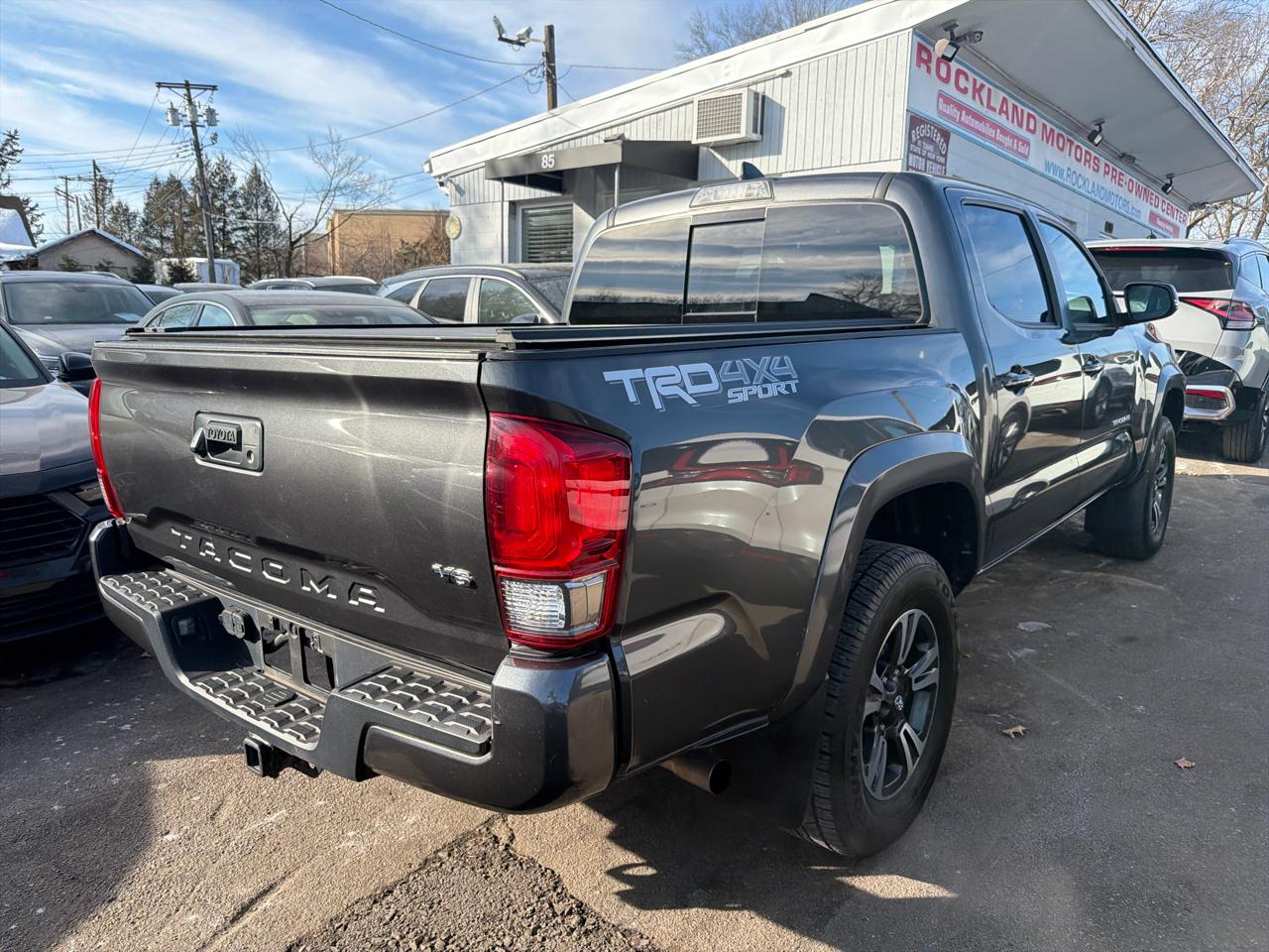 Toyota Tacoma TRD Sport Double Cab 5' Bed V6 4x4 MT (Natl) 2017