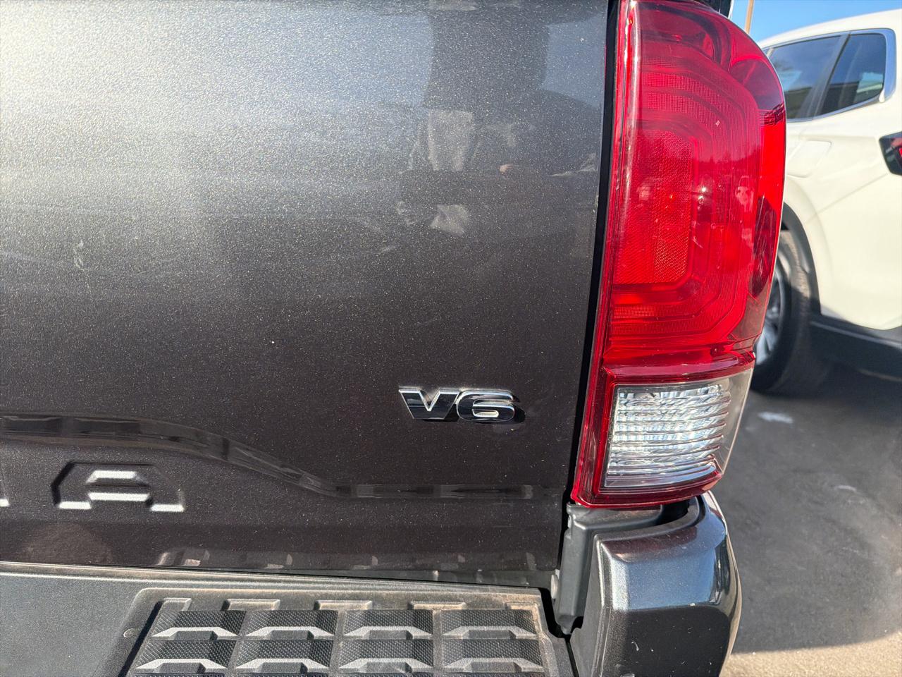 Toyota Tacoma TRD Sport Double Cab 5' Bed V6 4x4 MT (Natl) 2017