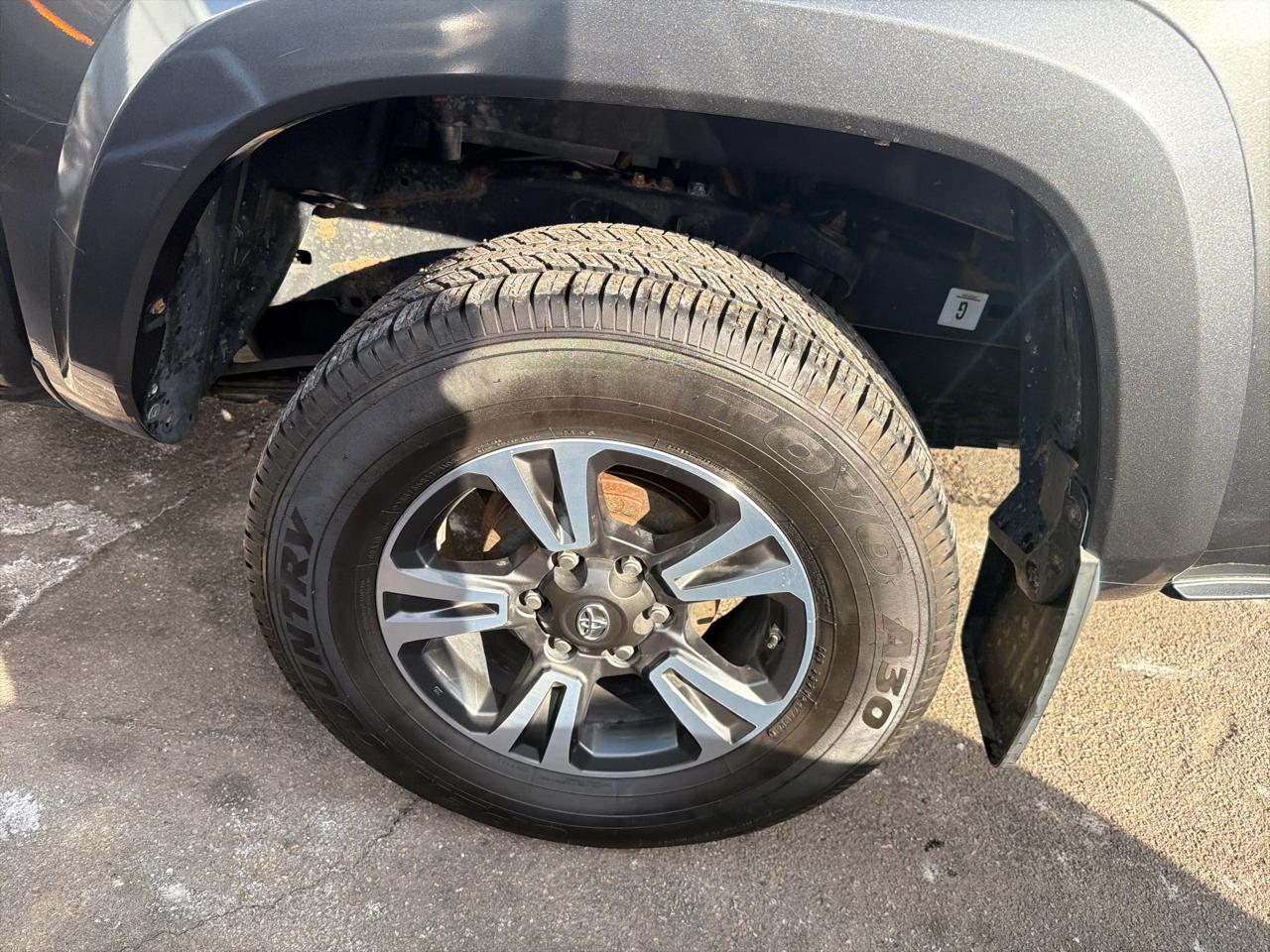 Toyota Tacoma TRD Sport Double Cab 5' Bed V6 4x4 MT (Natl) 2017