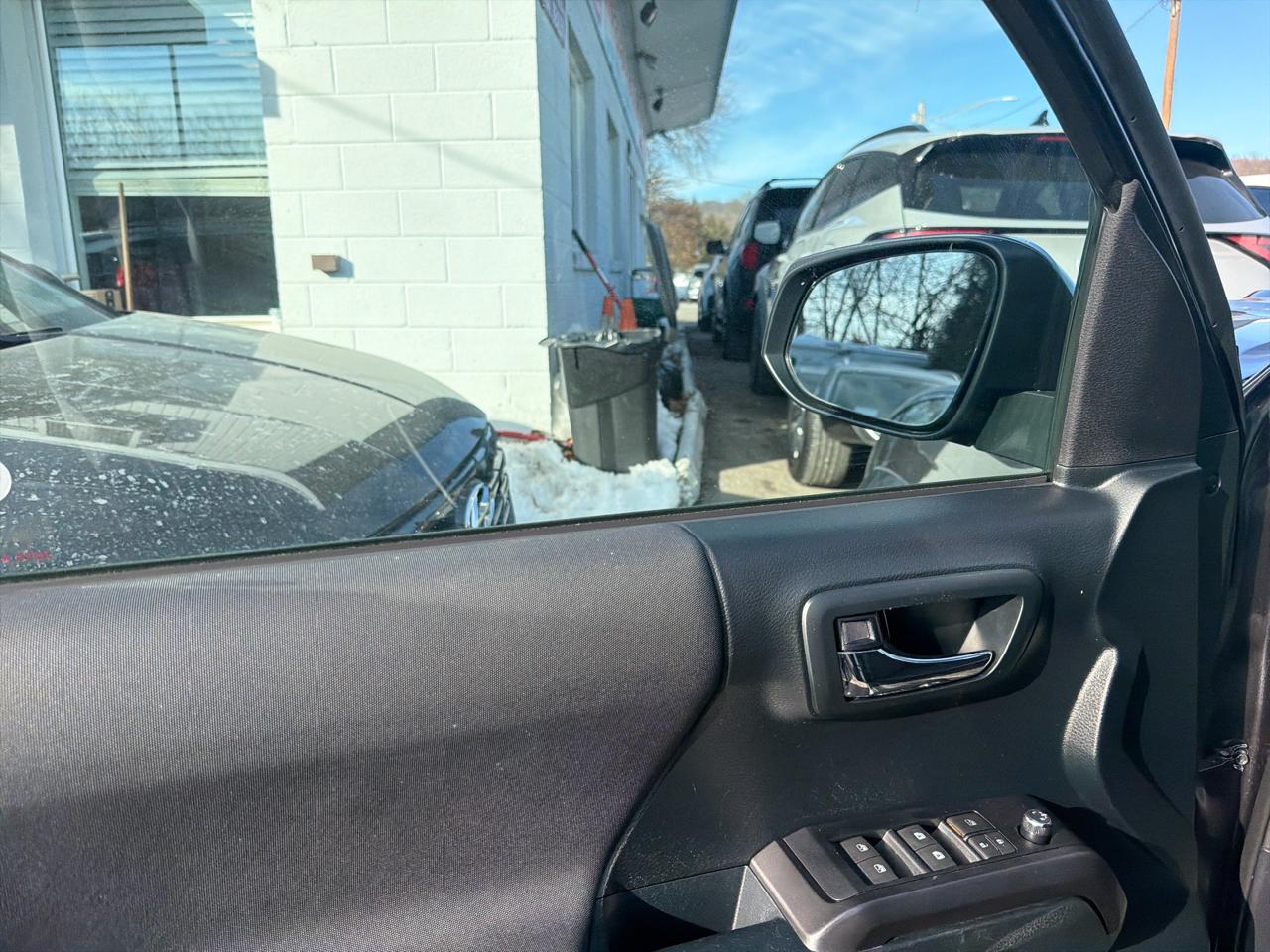 Toyota Tacoma TRD Sport Double Cab 5' Bed V6 4x4 MT (Natl) 2017