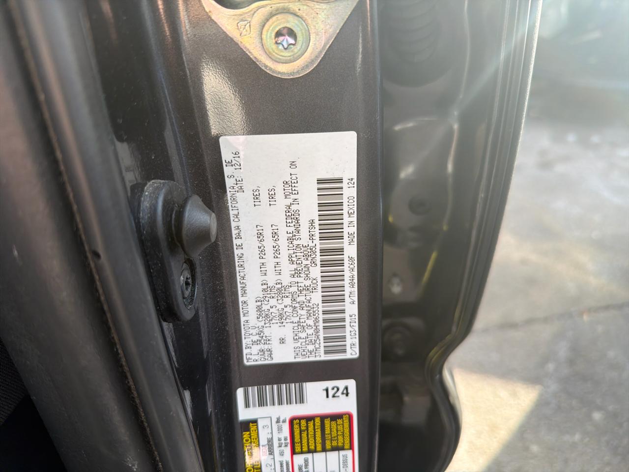 Toyota Tacoma TRD Sport Double Cab 5' Bed V6 4x4 MT (Natl) 2017