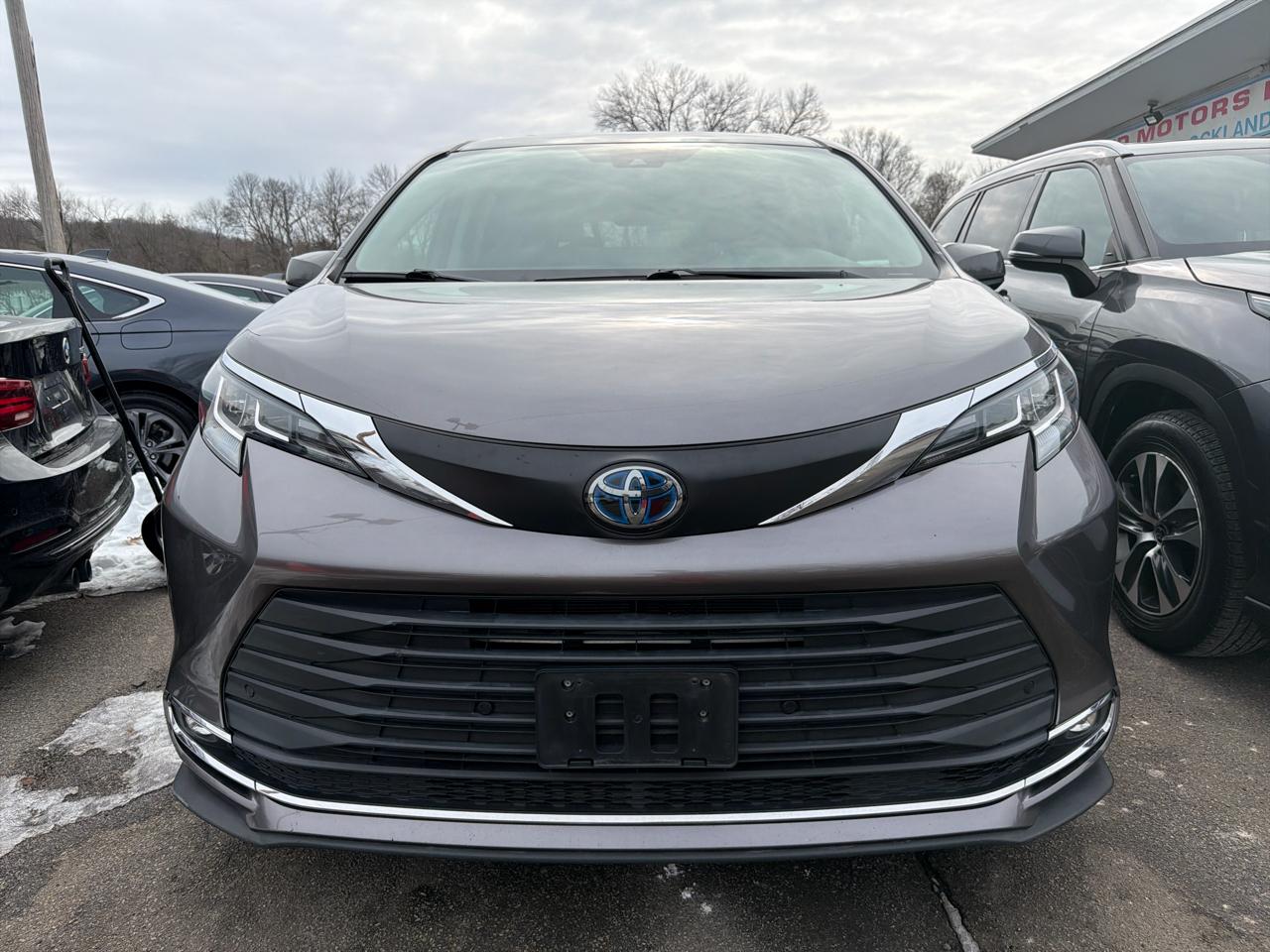 Toyota Sienna XLE FWD 8-Passenger (Natl) 2021