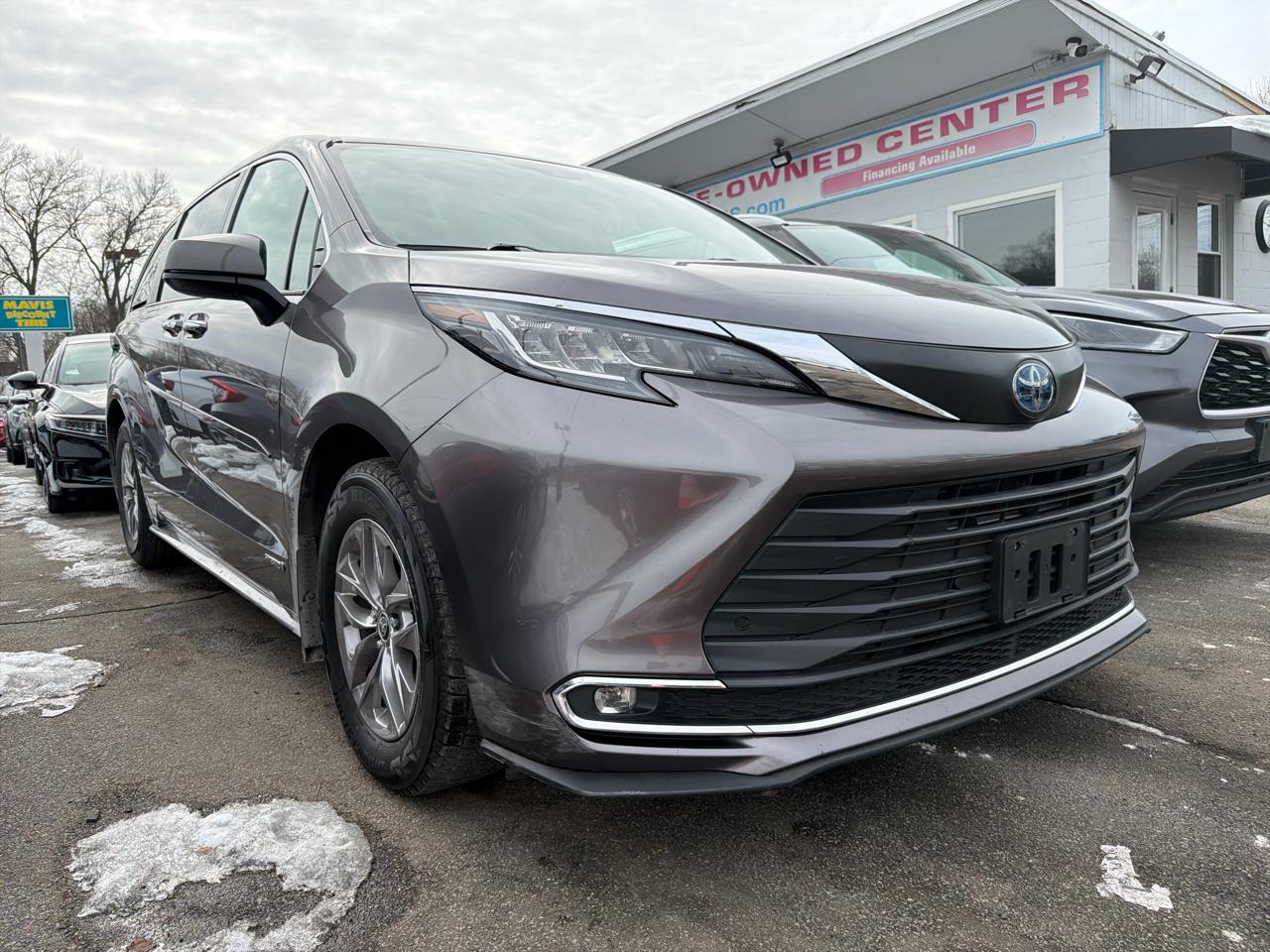 Toyota Sienna XLE FWD 8-Passenger (Natl) 2021