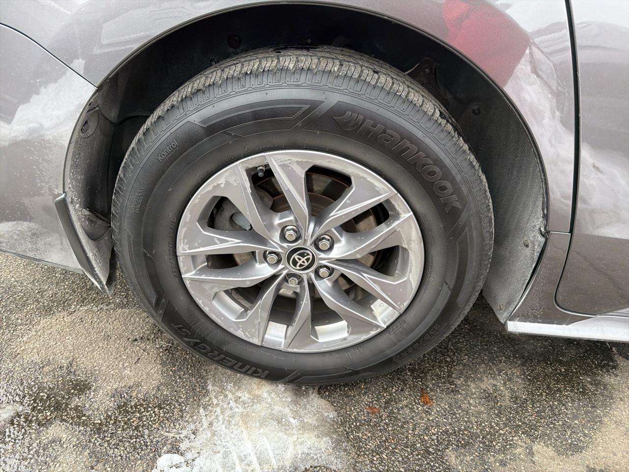 Toyota Sienna XLE FWD 8-Passenger (Natl) 2021