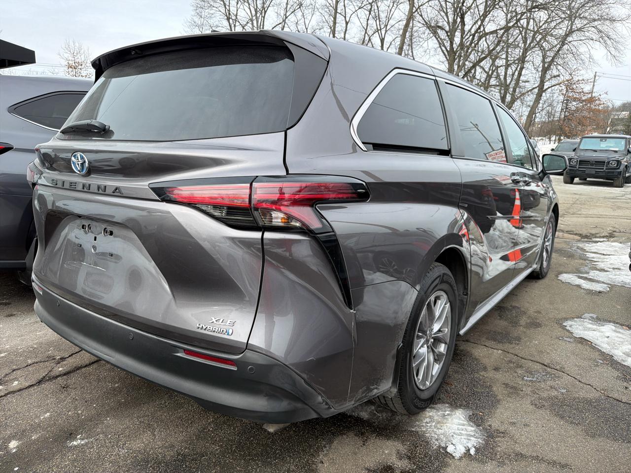 Toyota Sienna XLE FWD 8-Passenger (Natl) 2021