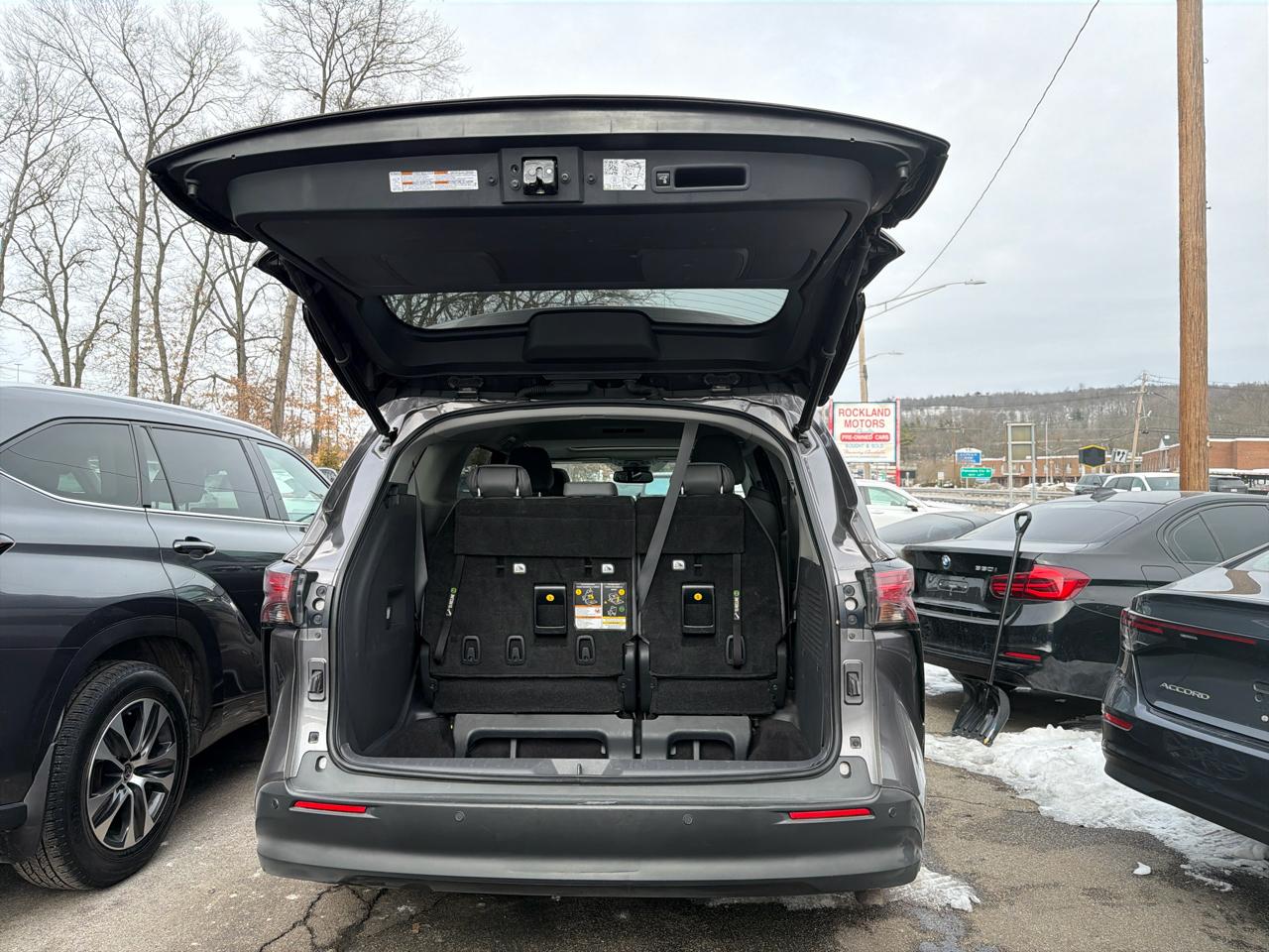 Toyota Sienna XLE FWD 8-Passenger (Natl) 2021