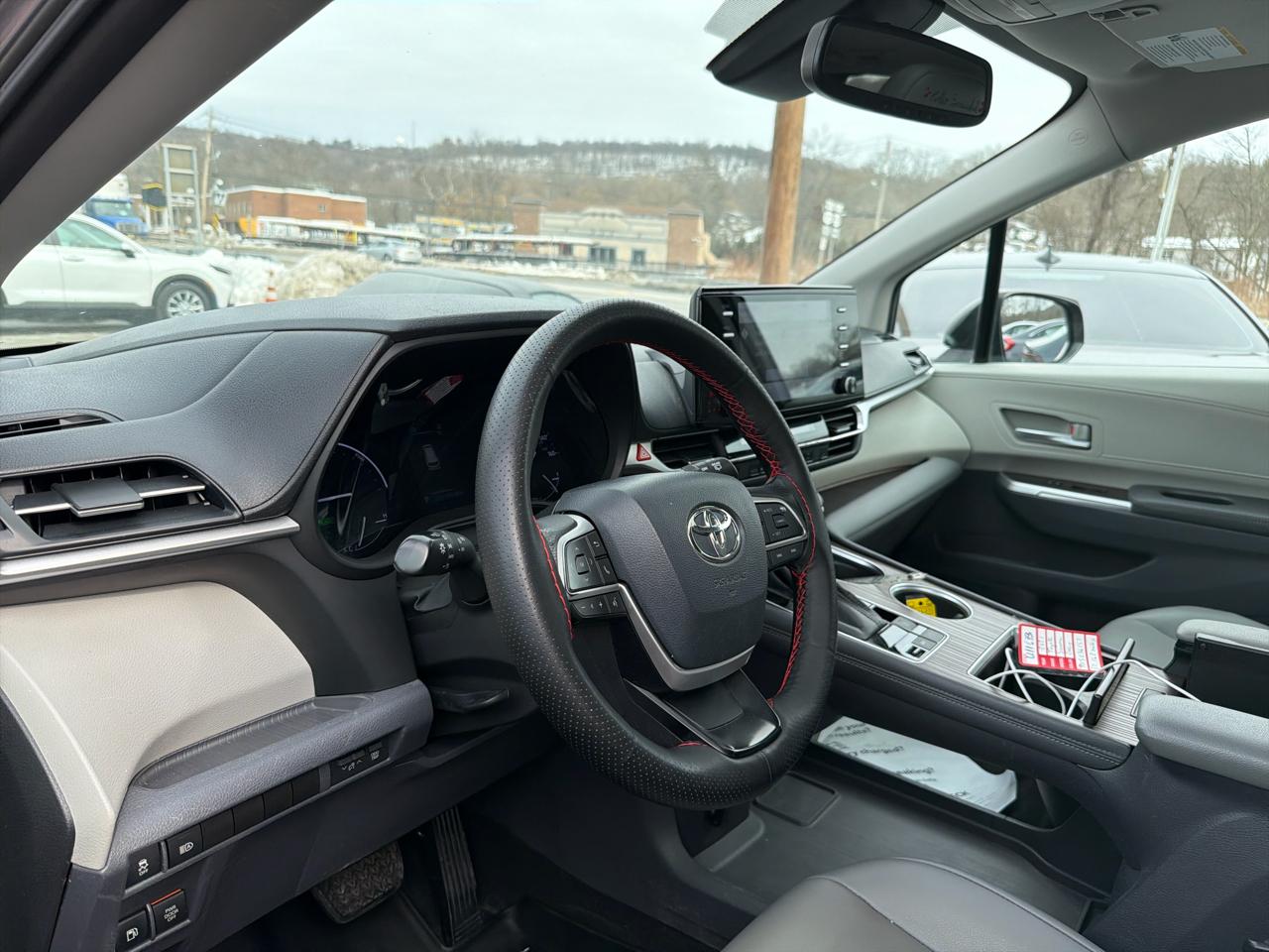 Toyota Sienna XLE FWD 8-Passenger (Natl) 2021