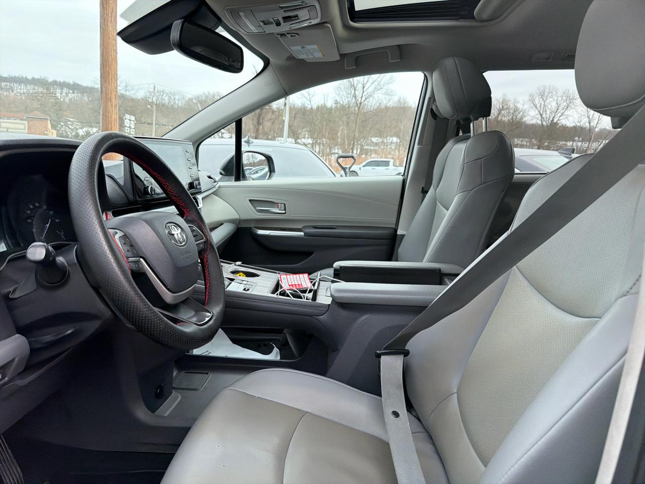 Toyota Sienna XLE FWD 8-Passenger (Natl) 2021