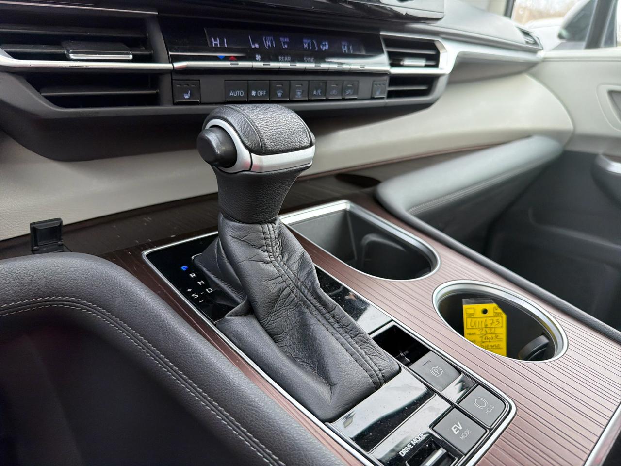 Toyota Sienna XLE FWD 8-Passenger (Natl) 2021