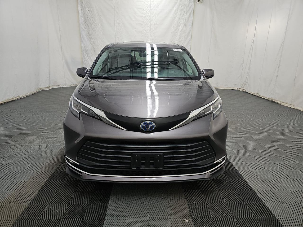 Toyota Sienna XLE FWD 8-Passenger (Natl) 2021