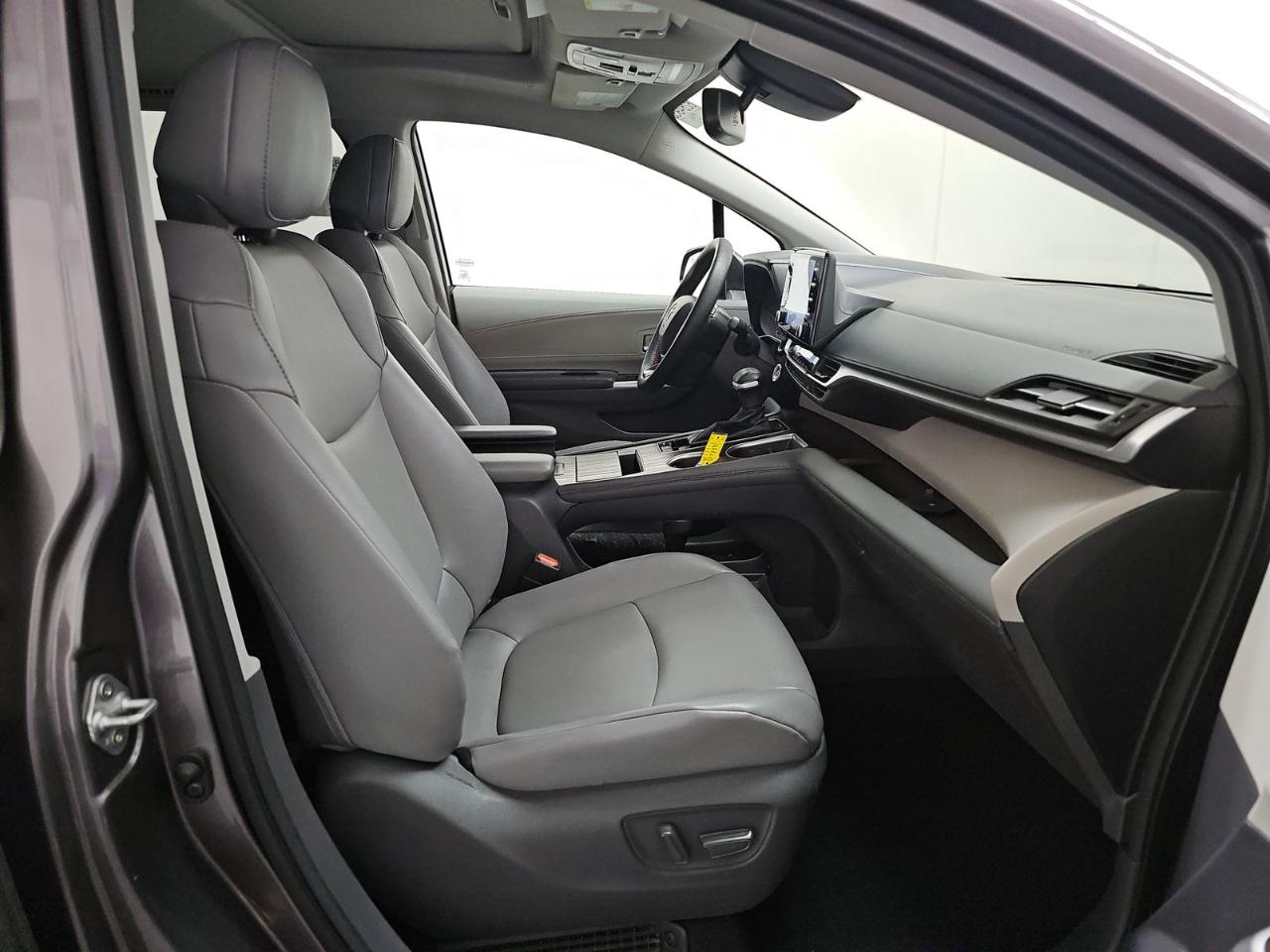 Toyota Sienna XLE FWD 8-Passenger (Natl) 2021