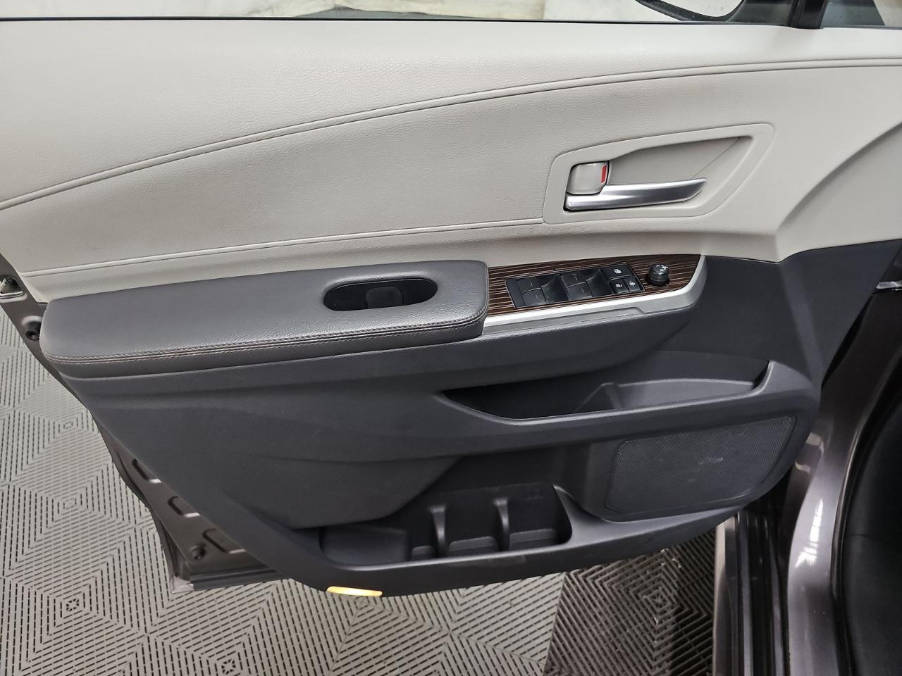 Toyota Sienna XLE FWD 8-Passenger (Natl) 2021