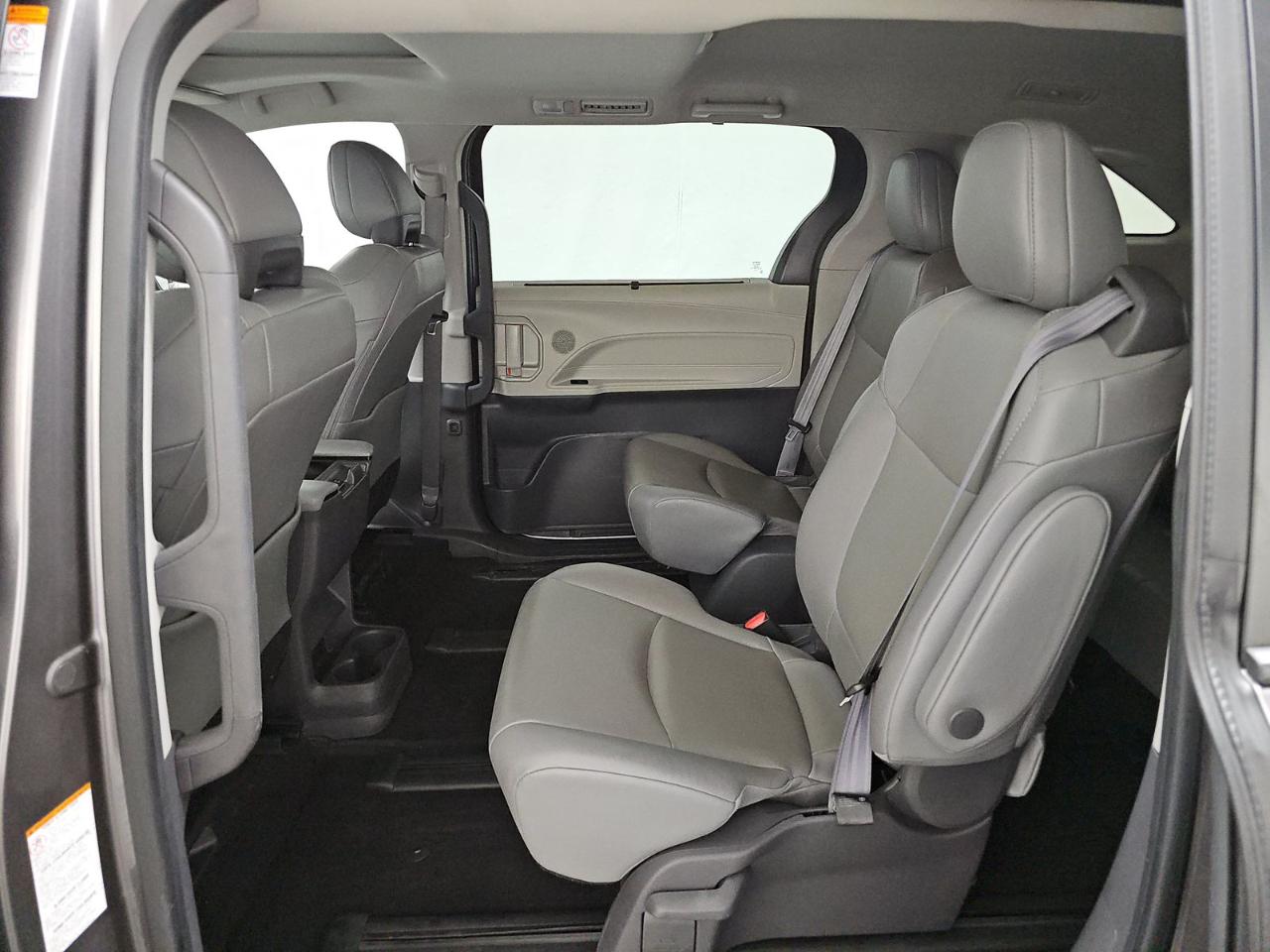 Toyota Sienna XLE FWD 8-Passenger (Natl) 2021