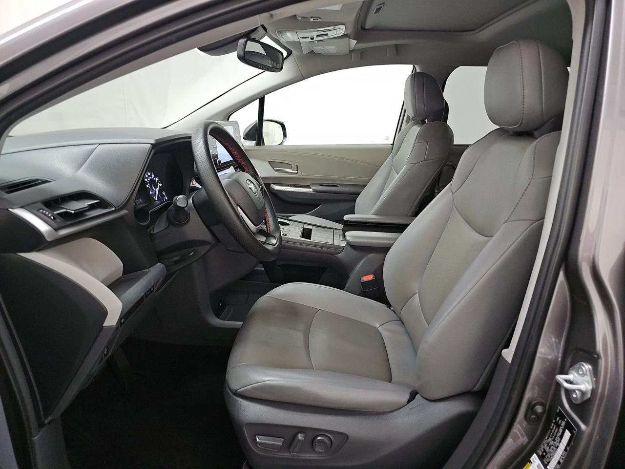 Toyota Sienna XLE FWD 8-Passenger (Natl) 2021