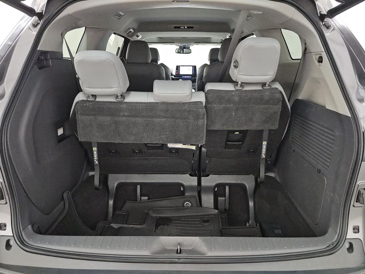 Toyota Sienna XLE FWD 8-Passenger (Natl) 2021
