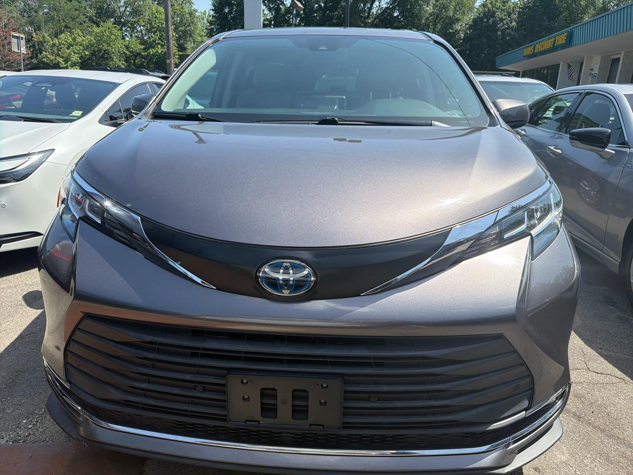 Toyota Sienna XLE FWD 7-Passenger (Natl) 2021