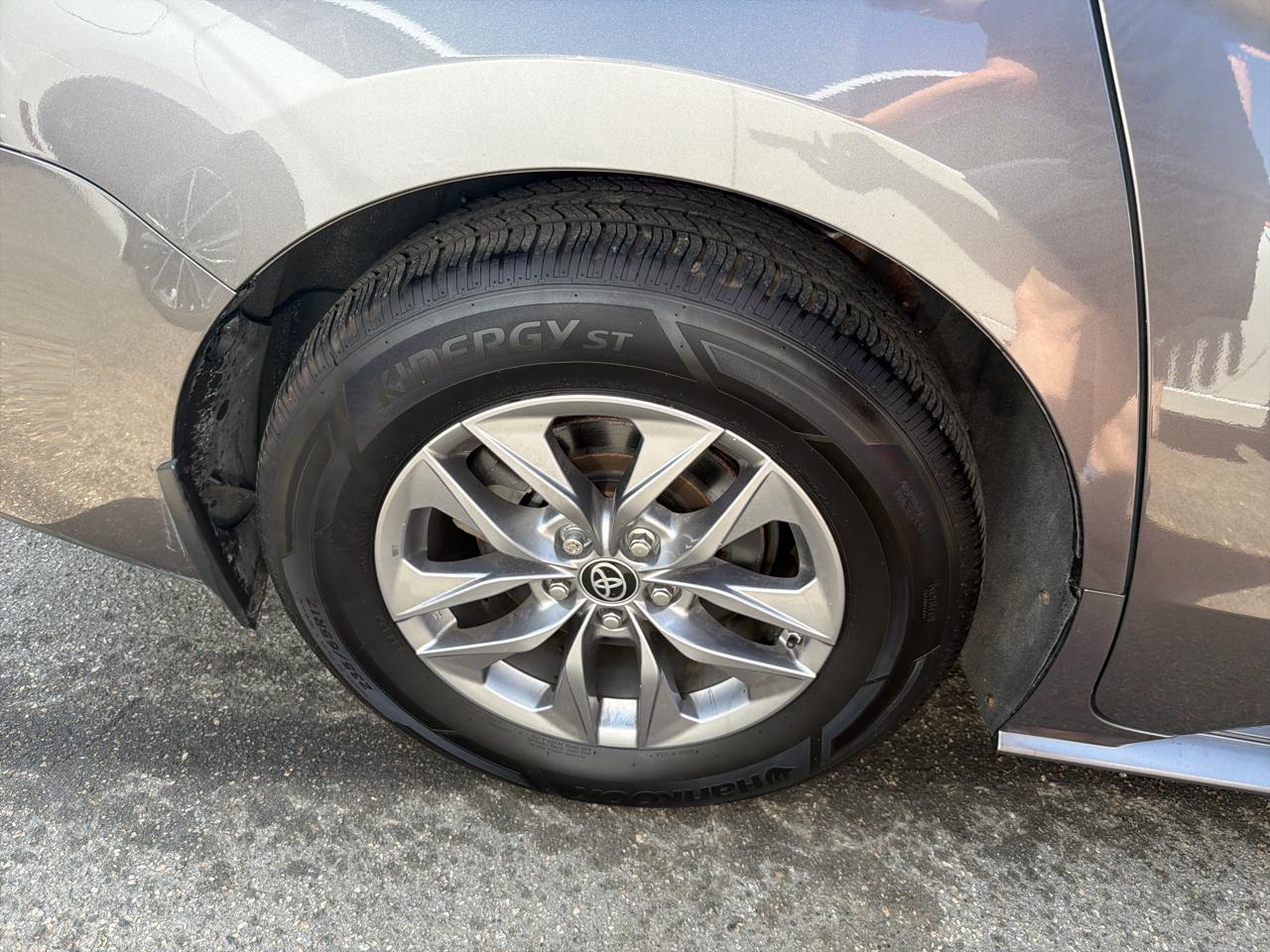 Toyota Sienna XLE FWD 7-Passenger (Natl) 2021