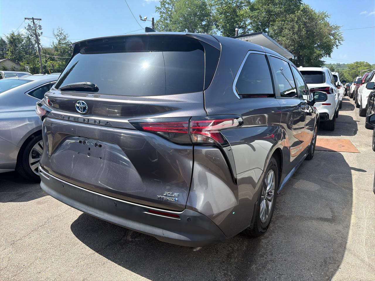 Toyota Sienna XLE FWD 7-Passenger (Natl) 2021