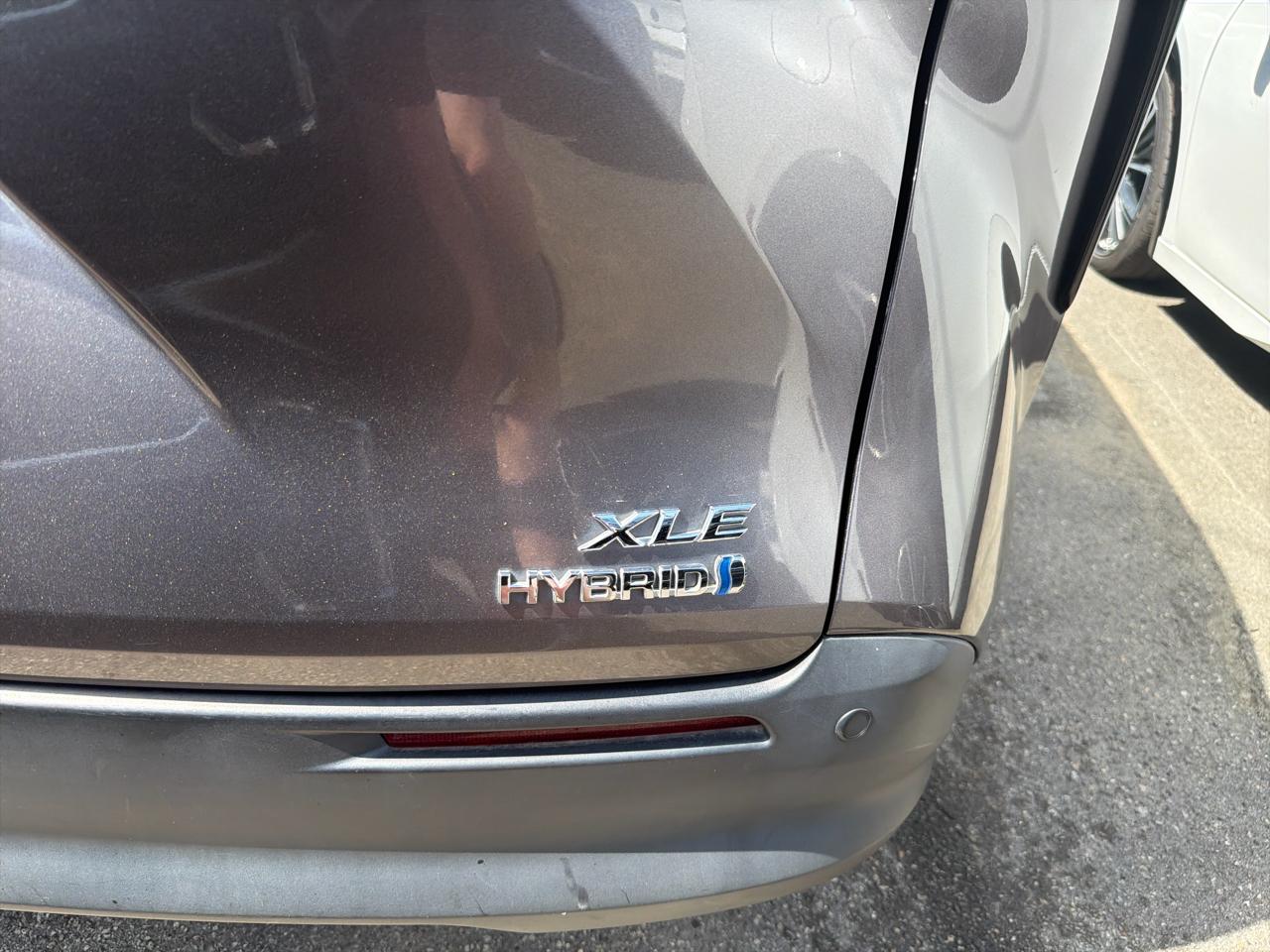 Toyota Sienna XLE FWD 7-Passenger (Natl) 2021