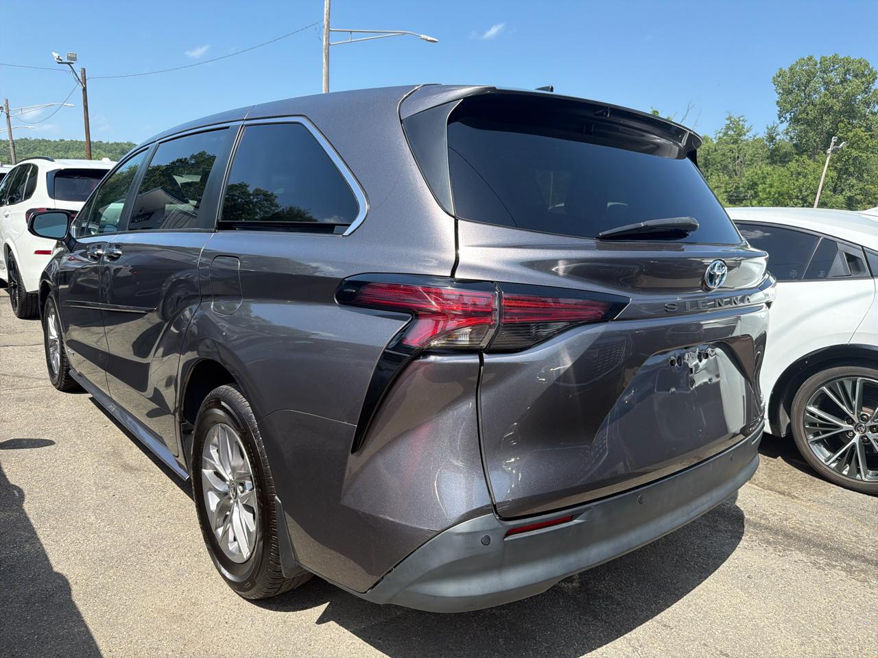 Toyota Sienna XLE FWD 7-Passenger (Natl) 2021
