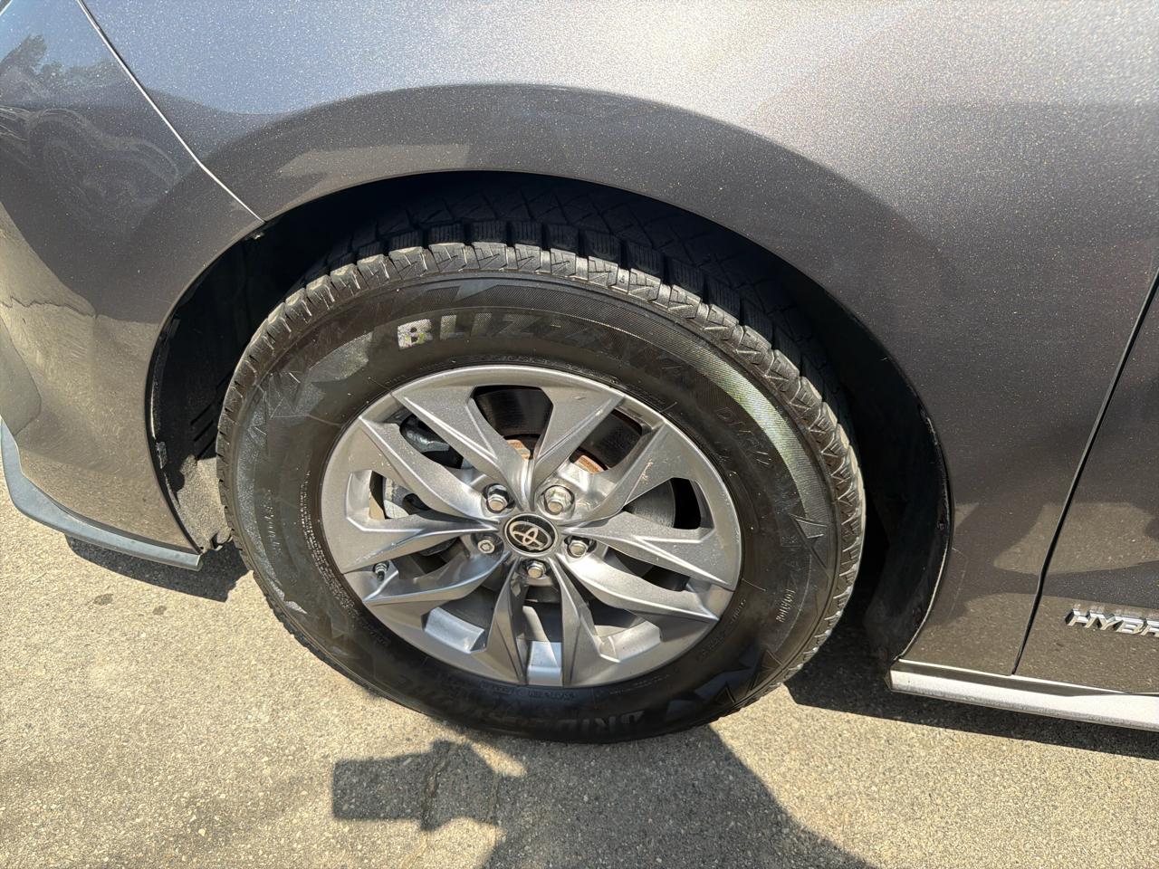 Toyota Sienna XLE FWD 7-Passenger (Natl) 2021