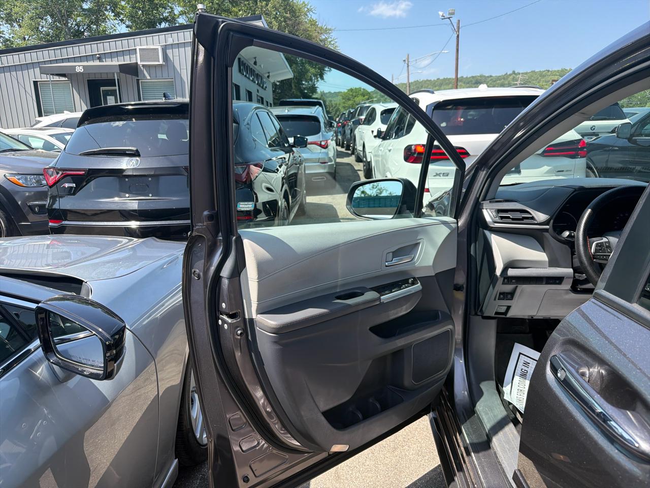 Toyota Sienna XLE FWD 7-Passenger (Natl) 2021