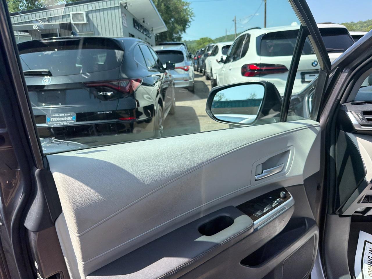 Toyota Sienna XLE FWD 7-Passenger (Natl) 2021