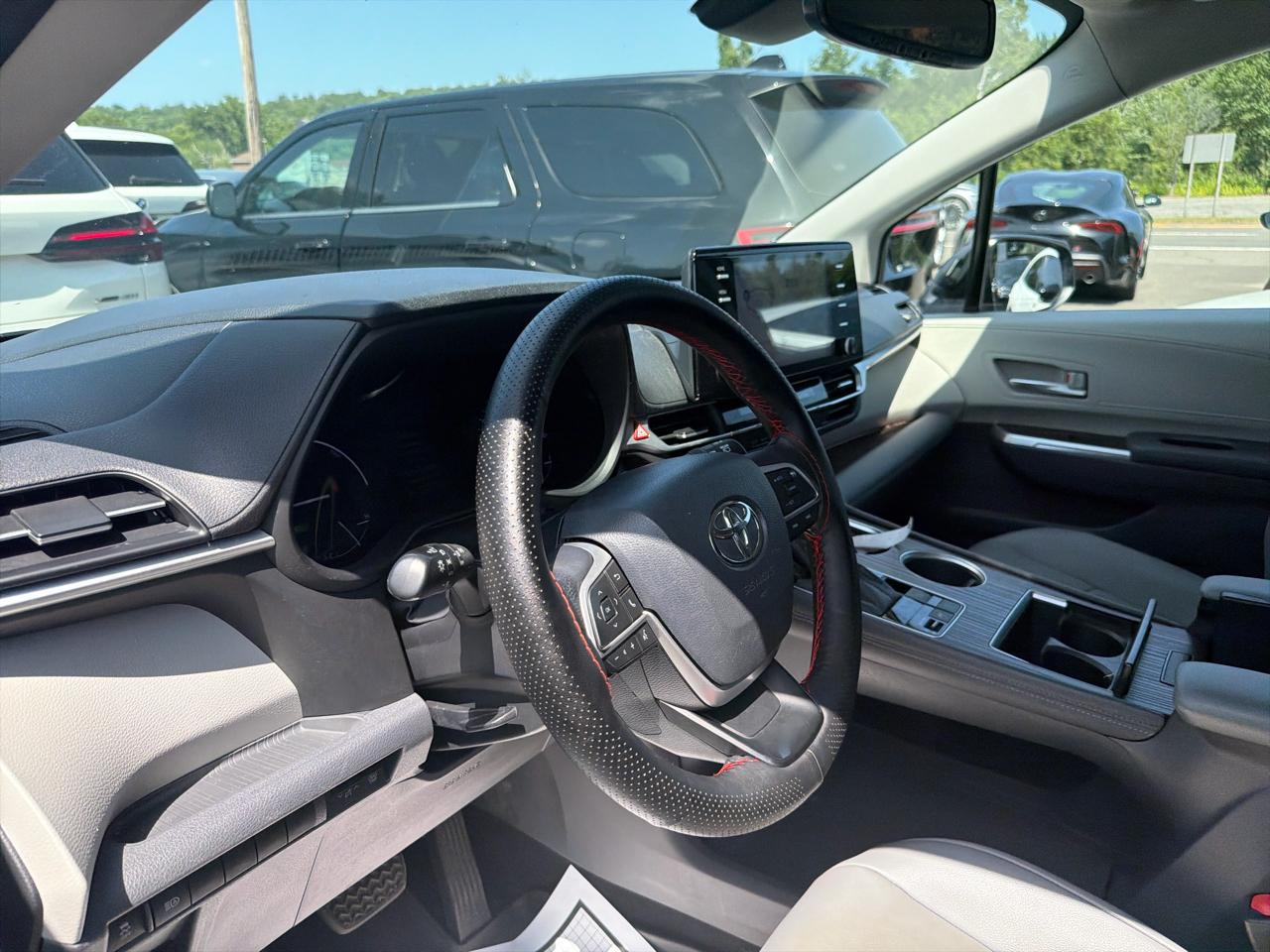 Toyota Sienna XLE FWD 7-Passenger (Natl) 2021