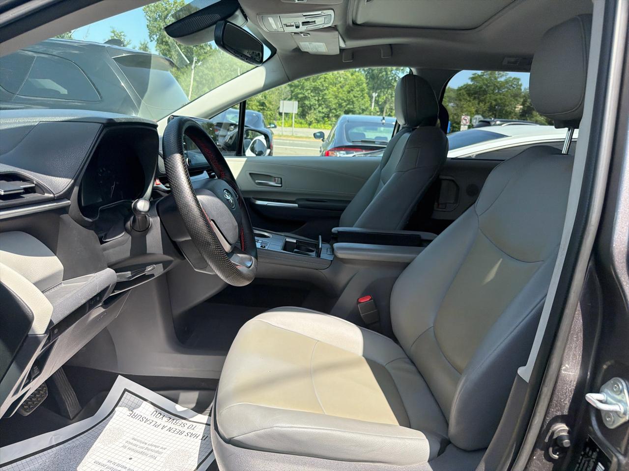 Toyota Sienna XLE FWD 7-Passenger (Natl) 2021