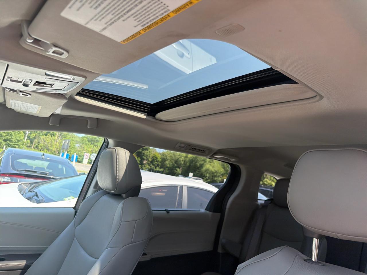 Toyota Sienna XLE FWD 7-Passenger (Natl) 2021