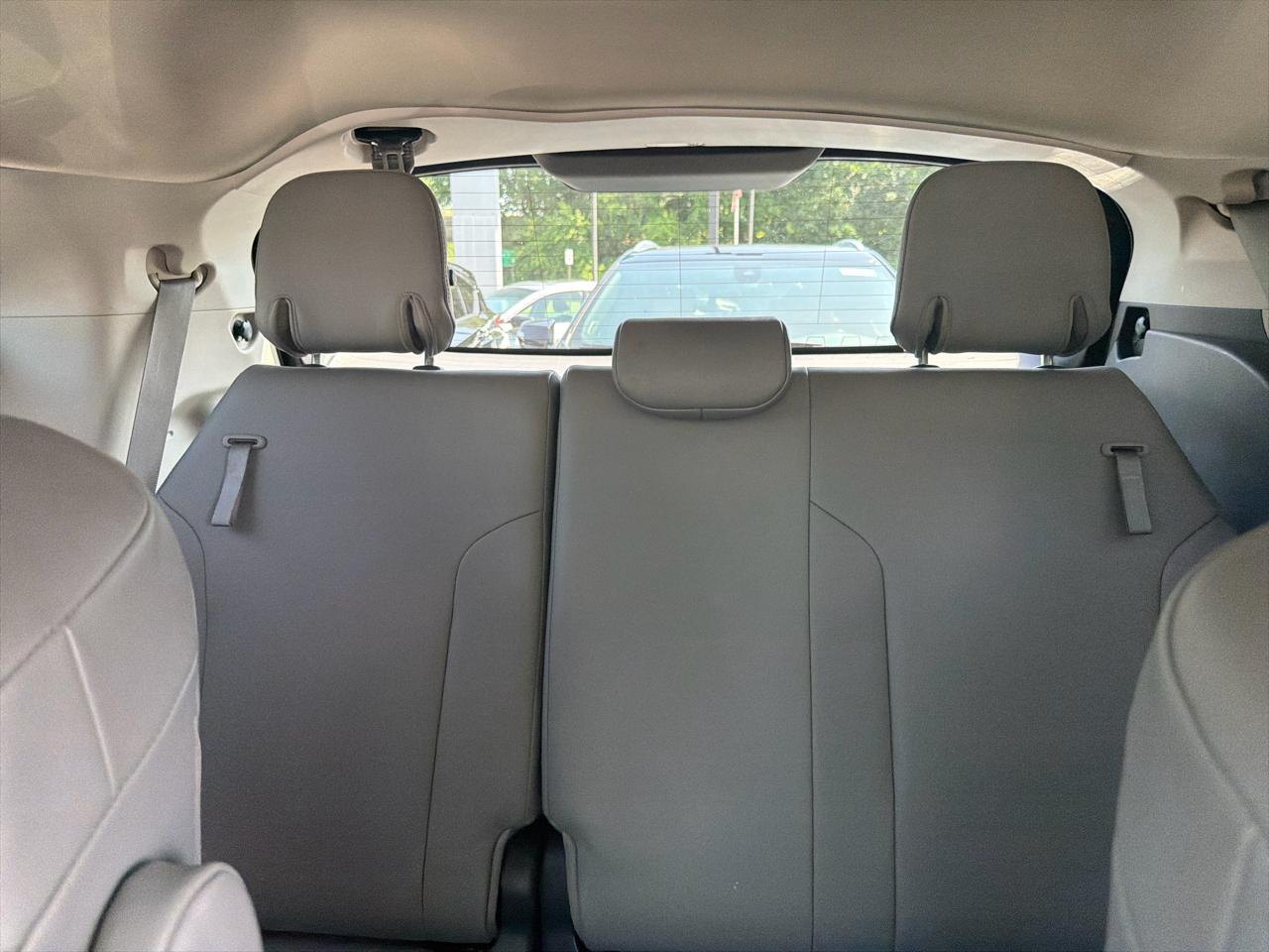 Toyota Sienna XLE FWD 7-Passenger (Natl) 2021