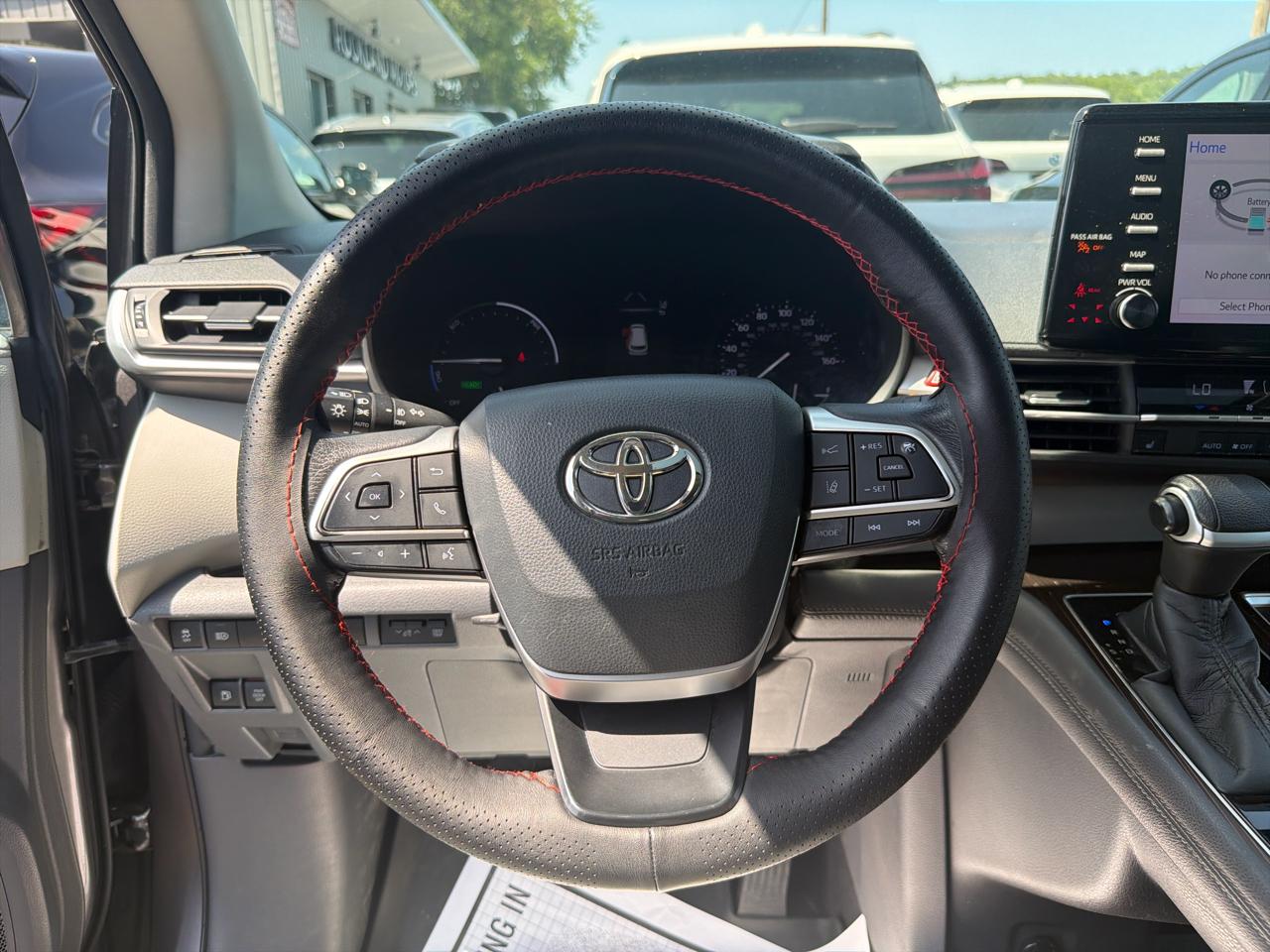 Toyota Sienna XLE FWD 7-Passenger (Natl) 2021
