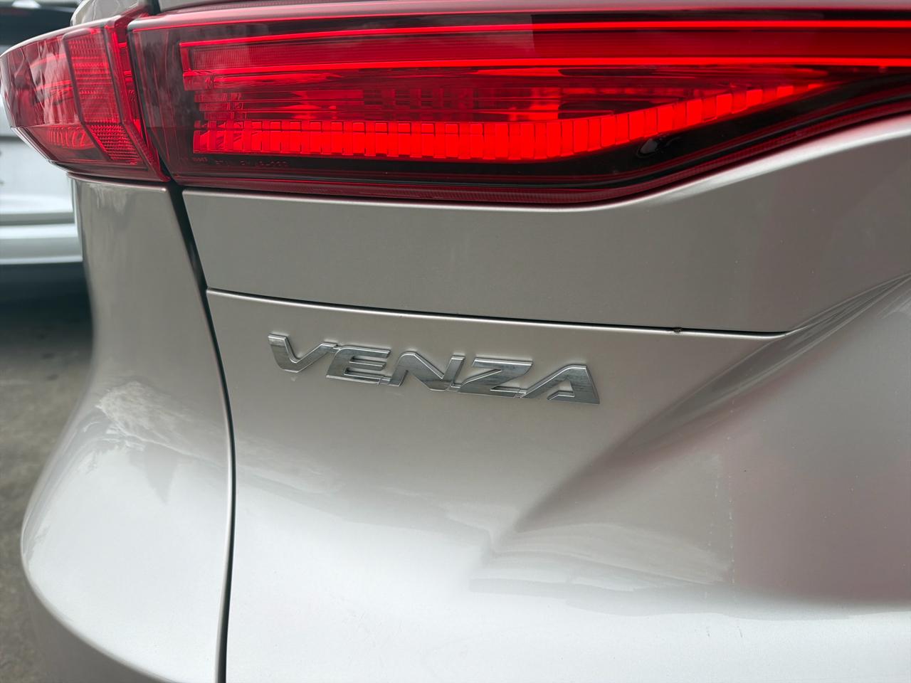 Toyota Venza Limited AWD (Natl) 2022