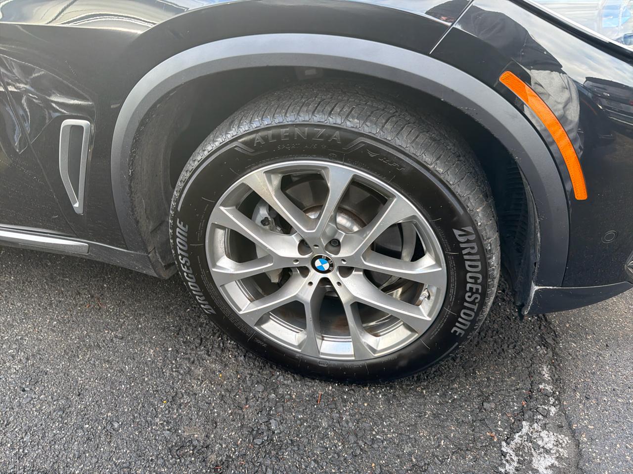 BMW X5 xDrive40i Sports Activity Vehicle 2023