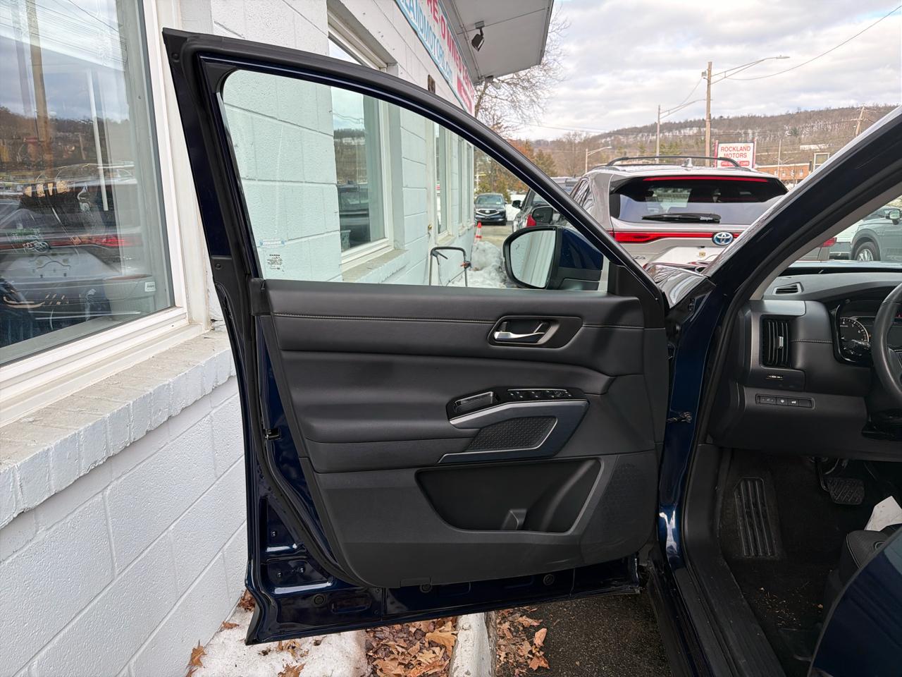 Nissan Pathfinder SL 4WD 2025