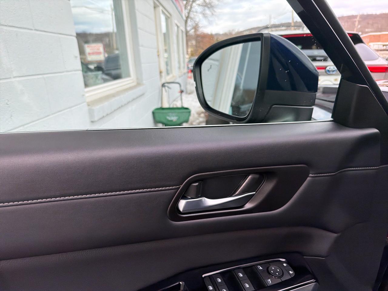 Nissan Pathfinder SL 4WD 2025