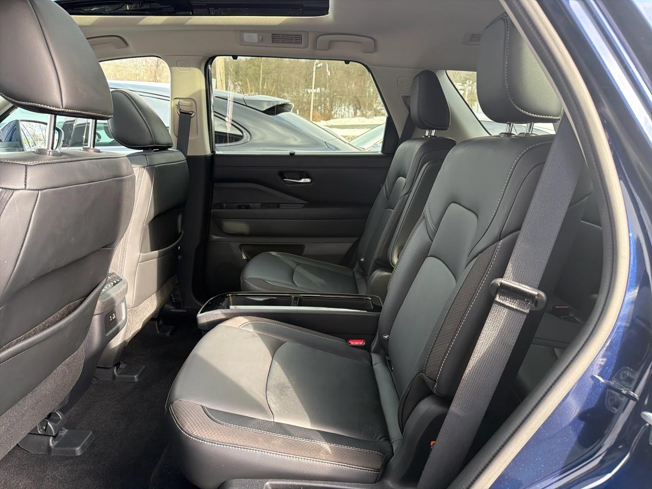 Nissan Pathfinder SL 4WD 2025