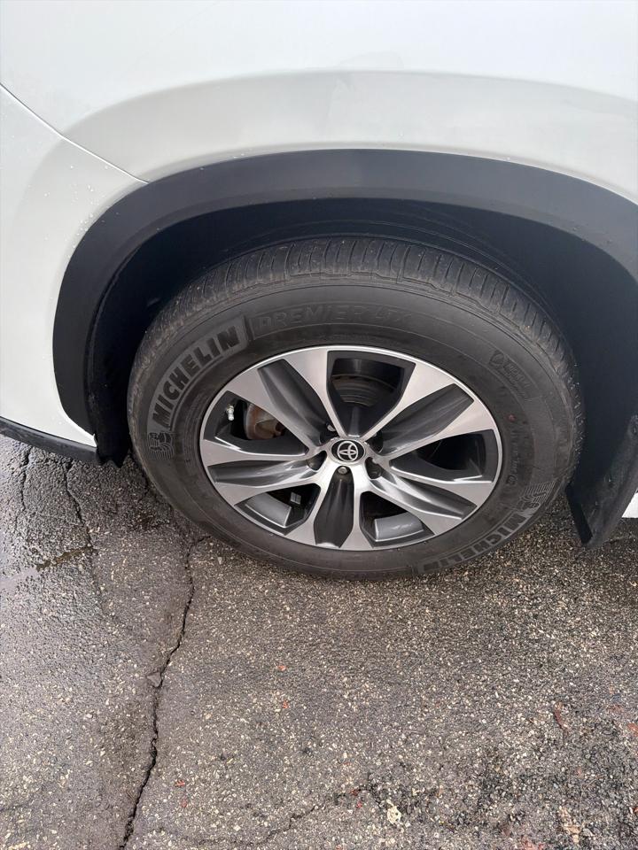 Toyota Highlander XLE AWD (Natl) 2023