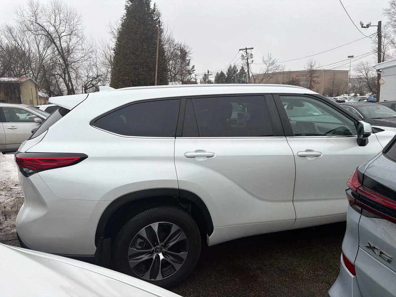 Toyota Highlander XLE AWD (Natl) 2023