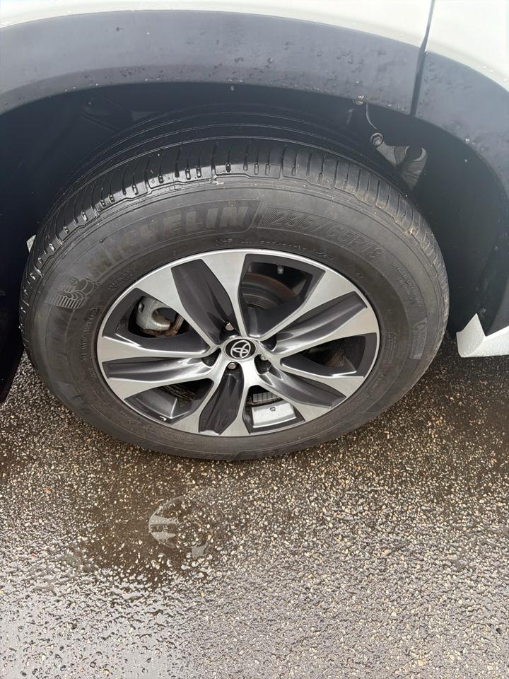 Toyota Highlander XLE AWD (Natl) 2023