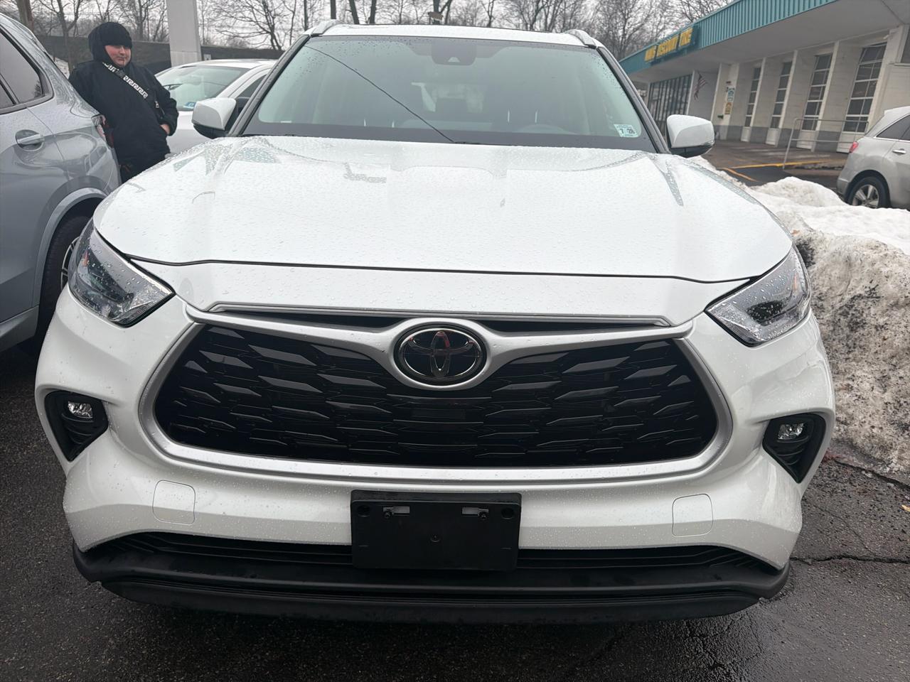 Toyota Highlander XLE AWD (Natl) 2023