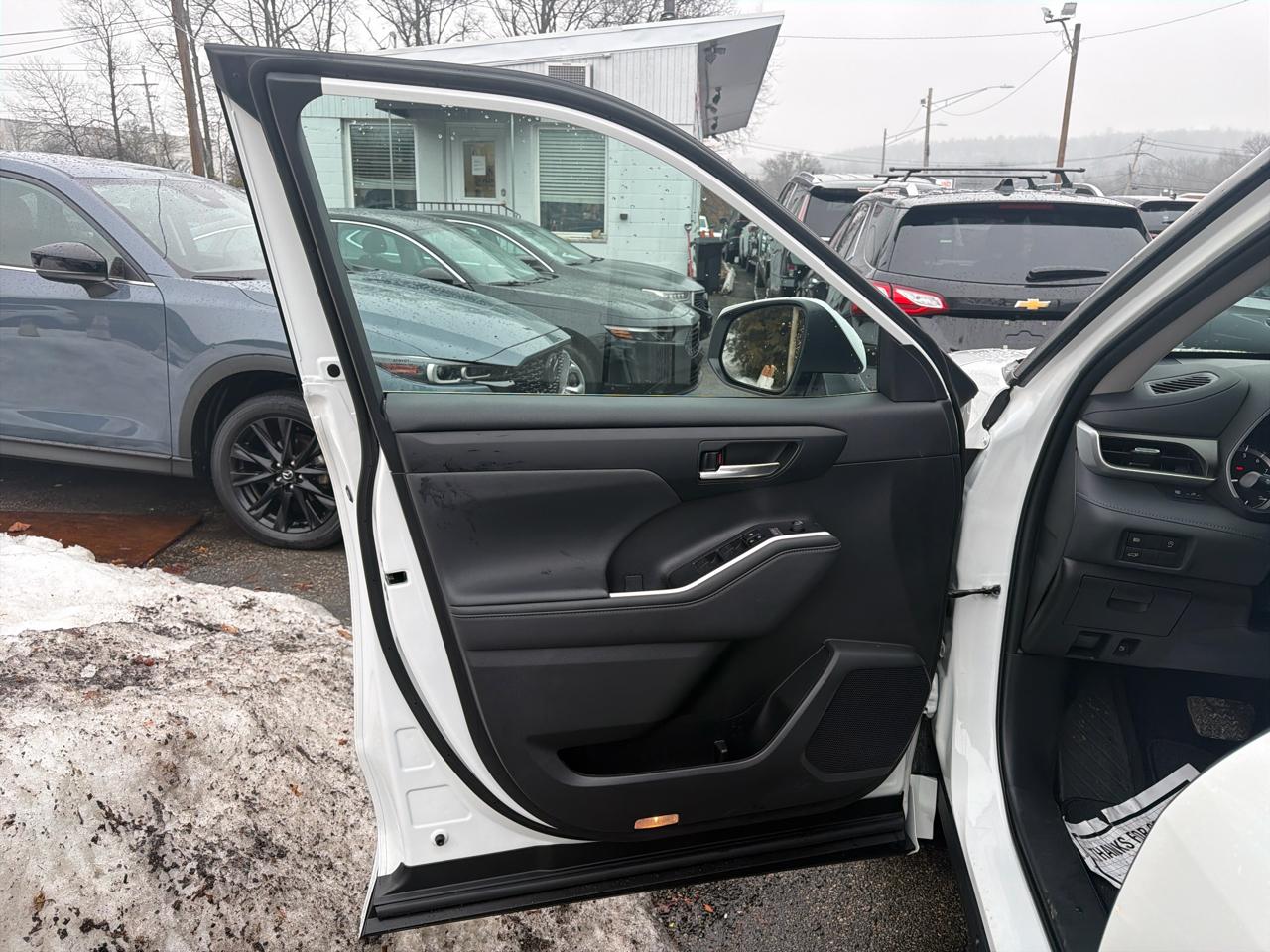 Toyota Highlander XLE AWD (Natl) 2023