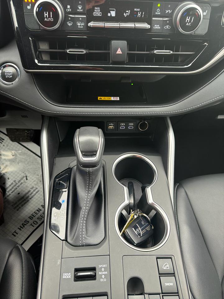 Toyota Highlander XLE AWD (Natl) 2023
