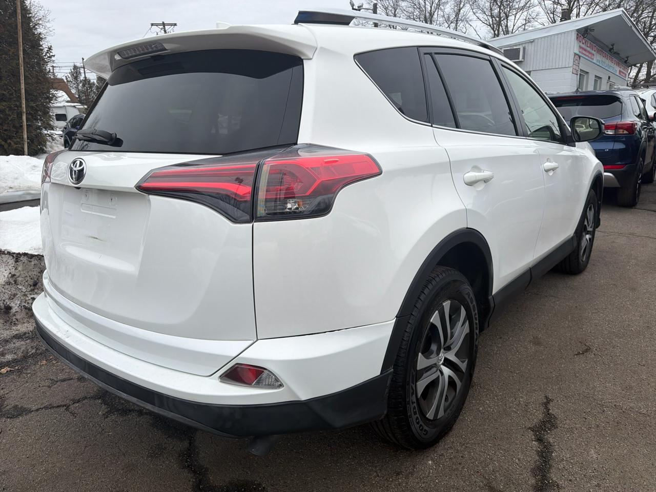 Toyota RAV4 AWD 4dr LE (Natl) 2016