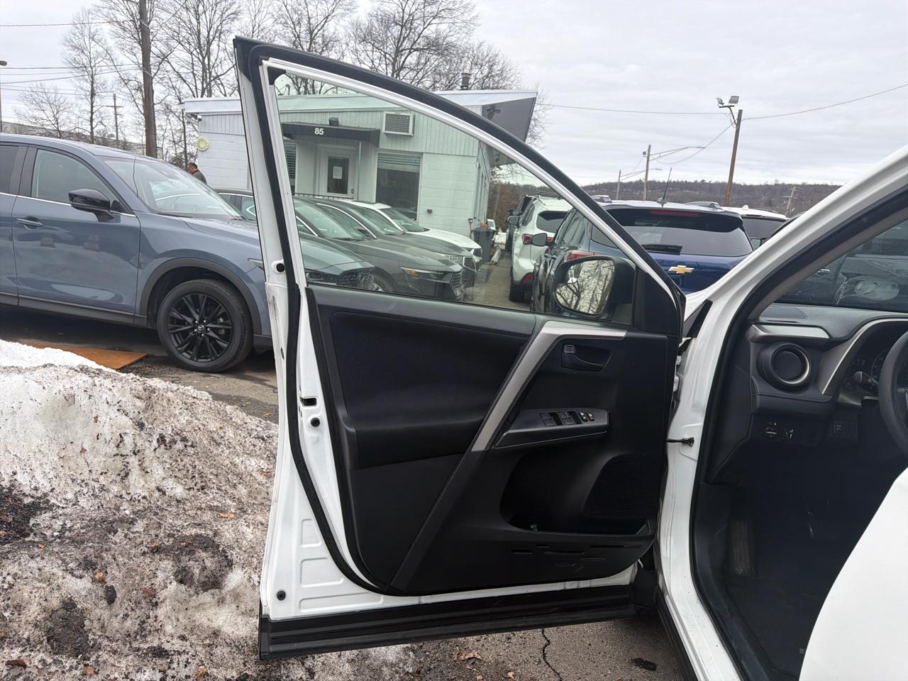 Toyota RAV4 AWD 4dr LE (Natl) 2016