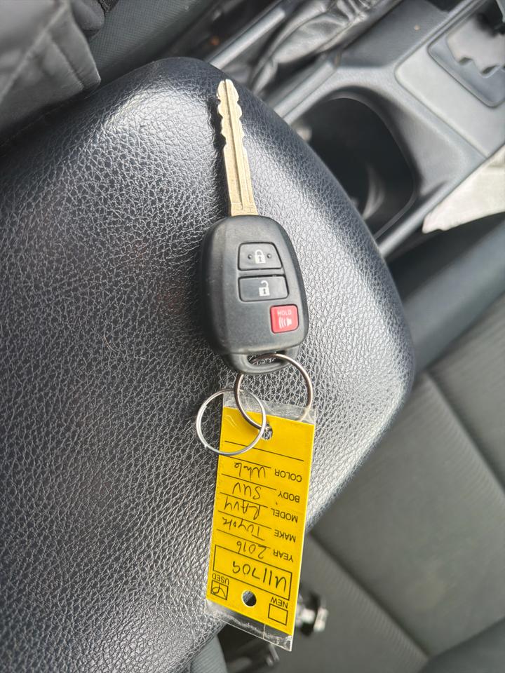 Toyota RAV4 AWD 4dr LE (Natl) 2016