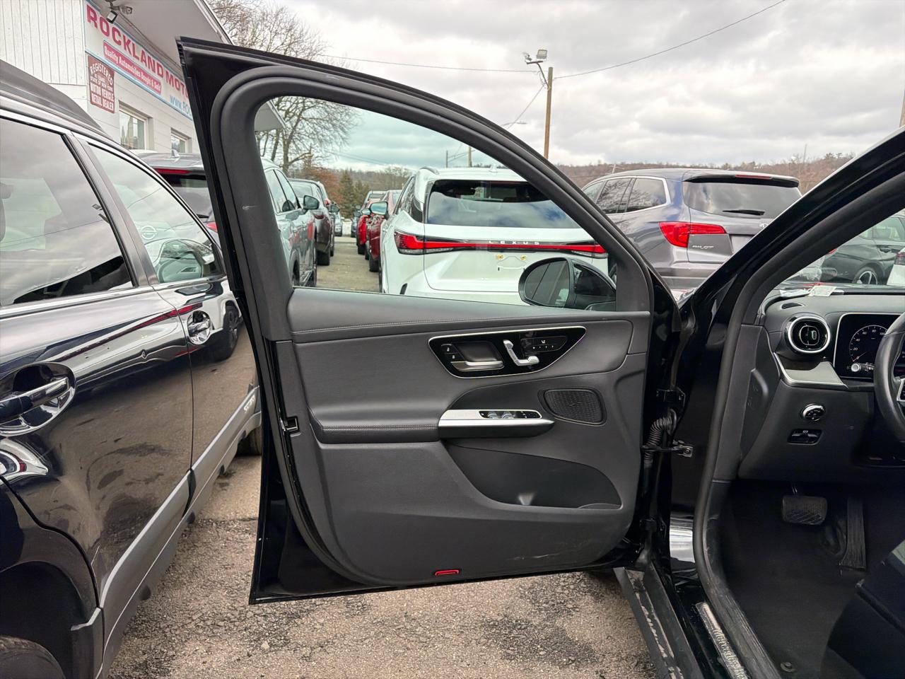 Mercedes-Benz GLC GLC 300 4MATIC SUV 2023